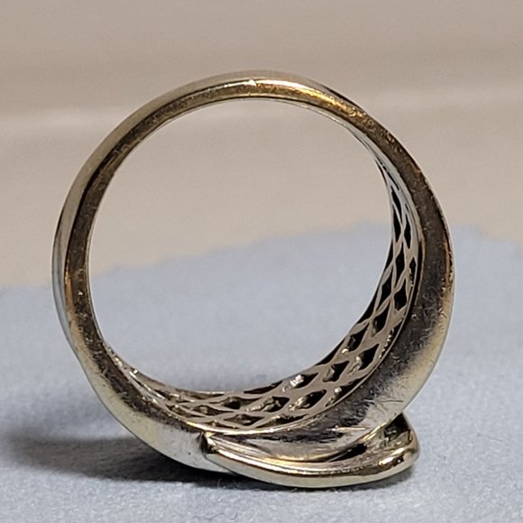 ๐ 14K White Gold Buckle Ring w/Diamonds - Picture 9 of 9